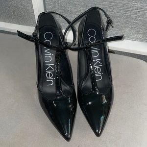 CALVIN KLEIN T strap pumps